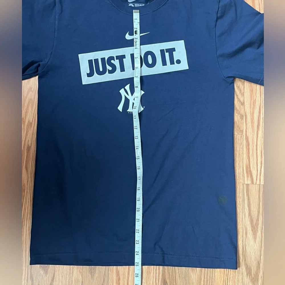 Yankees Nike T-Shirt - Size Small - Regular Fit - Picture 6 of 6